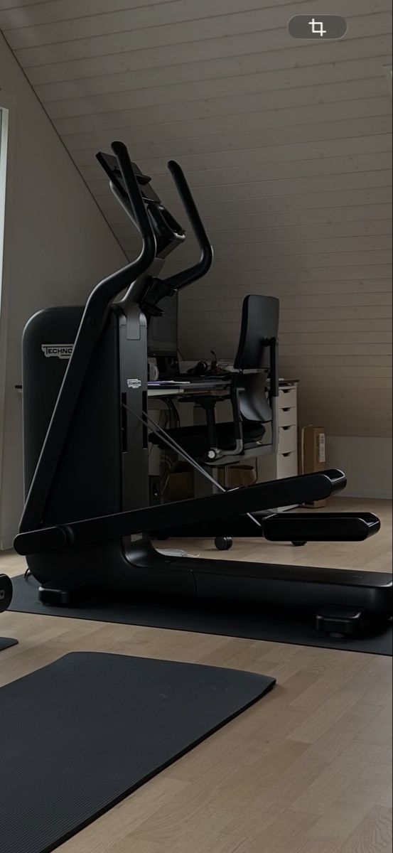 Technogym Hometrainer: Technogym Elliptical Crosstrainer – Nuovo (secondo la descrizione) da Aesch BL venduto da tkivilaa 1