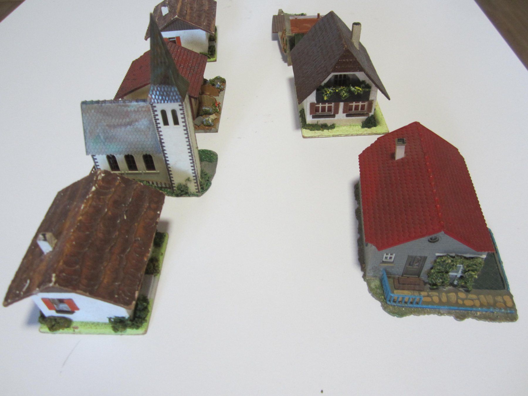 Modelleisenbahnen: Trains modélisme maisons – Defekt aus Tramelan von Tors 2