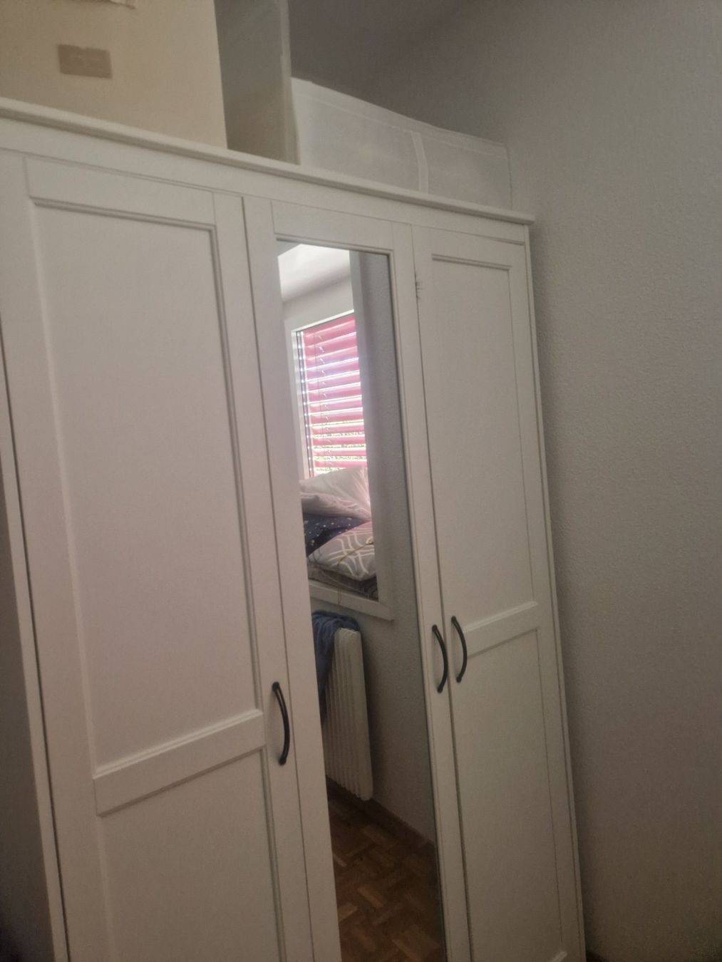Ikea Armadi: Vends armoire neuve – Usato da Neuchâtel venduto da sma_wj9m 1