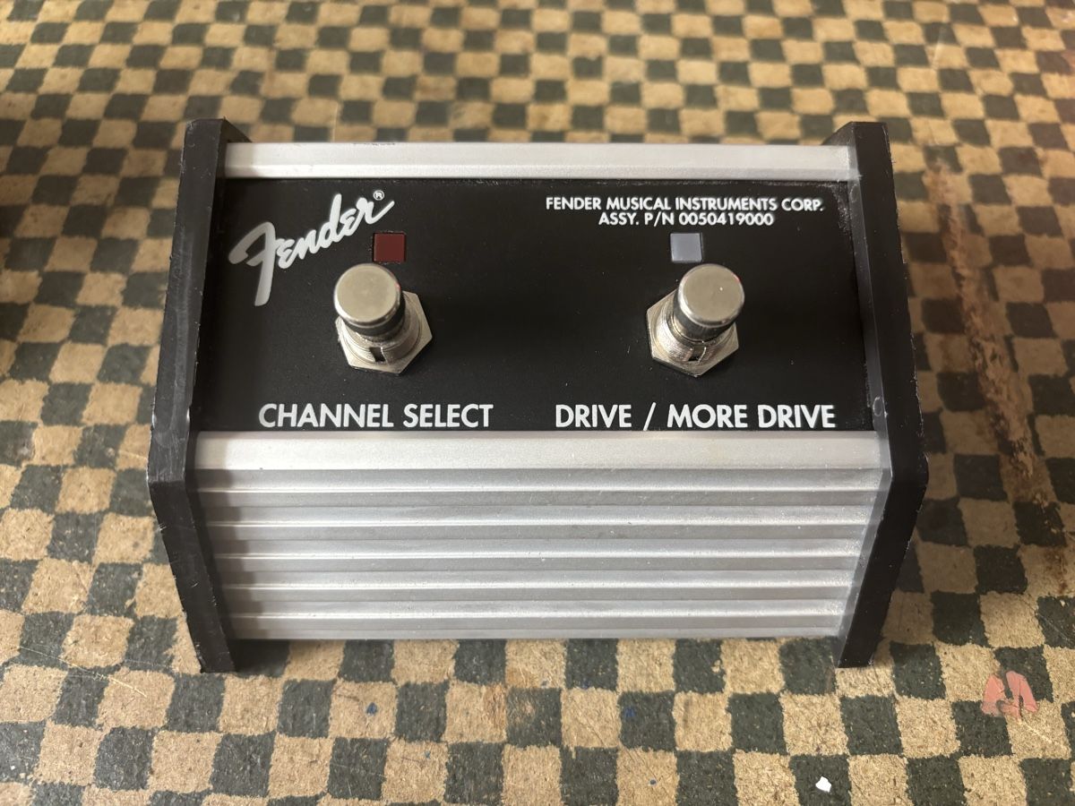 Fender Strumenti musicali: Fender Footswitch  mit Kabel – Usato da Triesenberg venduto da gernewieder9497 1