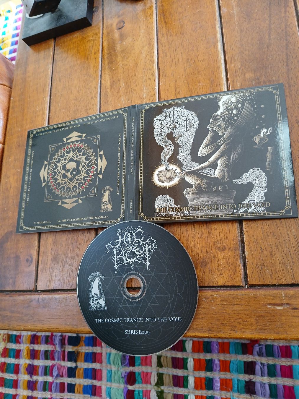 CD: hic iacet - the cosmic...(digi) – Usato da St-Cergue venduto da VeganWarrior