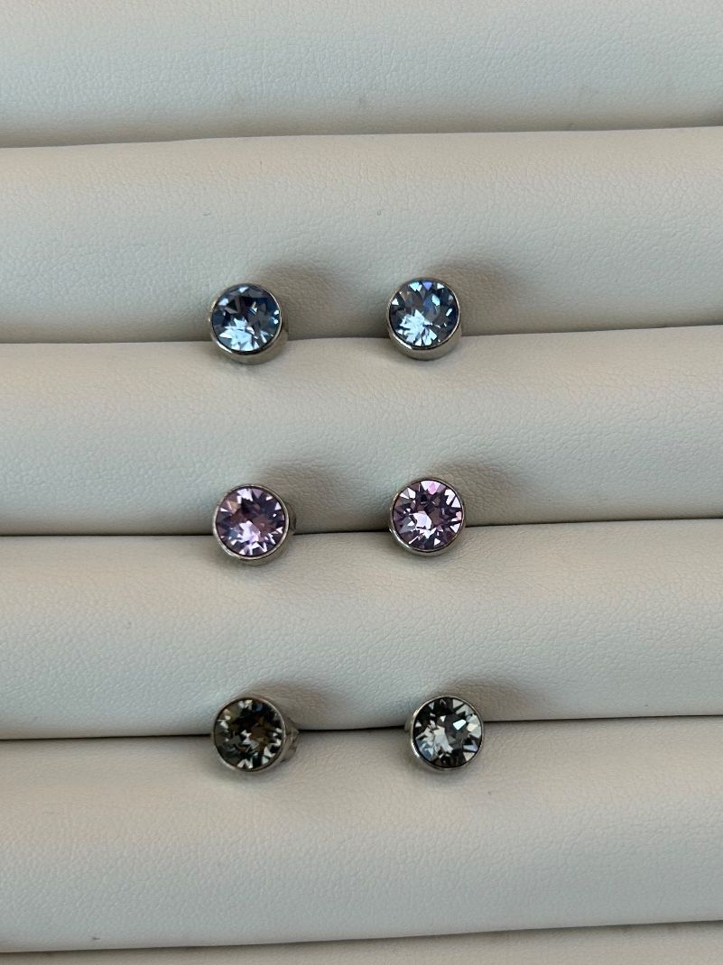 Altri gioielli: Ohrstecker hellblau lila rauch, Swarovski-Steinen Nr. 9 – Nuovo (secondo la descrizione) da Rothenburg venduto da stacostaco 1