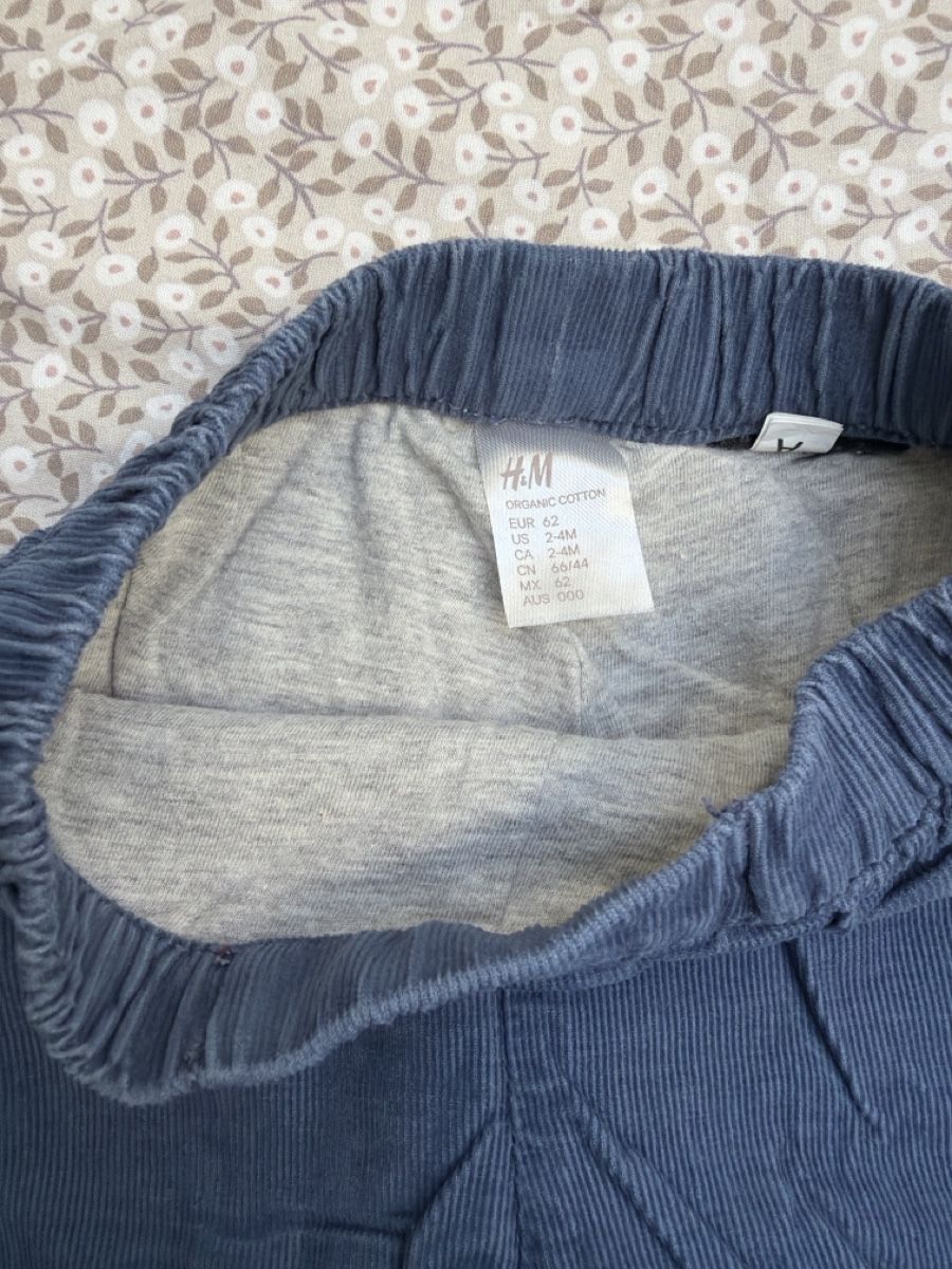 H&M Pantaloni: Pantalon velours doublé 62cm – Usato da Küssnacht am Rigi venduto da amynilleuh 1