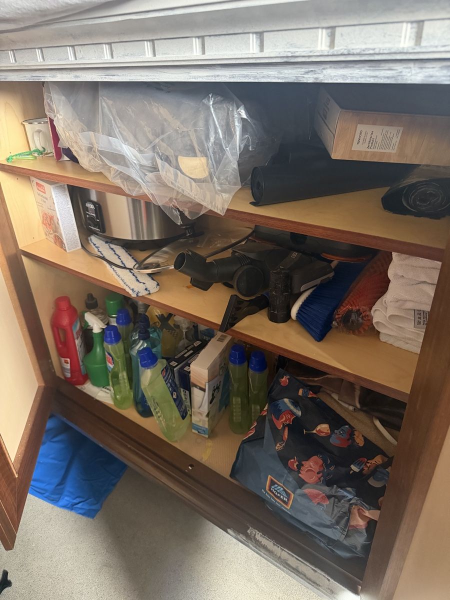 Credenze: Sideboard Holz mit Schnitzereien hell dunkel gebraucht – Usato da Zetzwil venduto da Emergency144 3