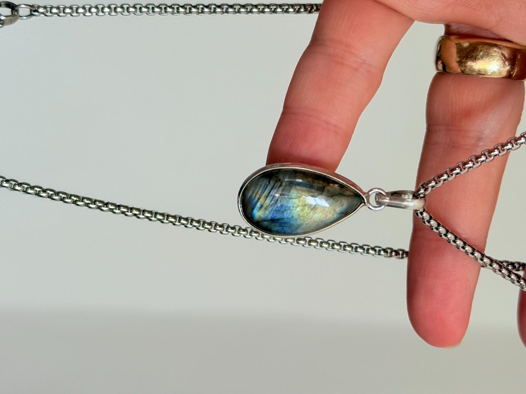 Catenine: Fashionable labradorite necklace – Nuovo e nell'imballaggio originale da Genève venduto da AGBERG 2