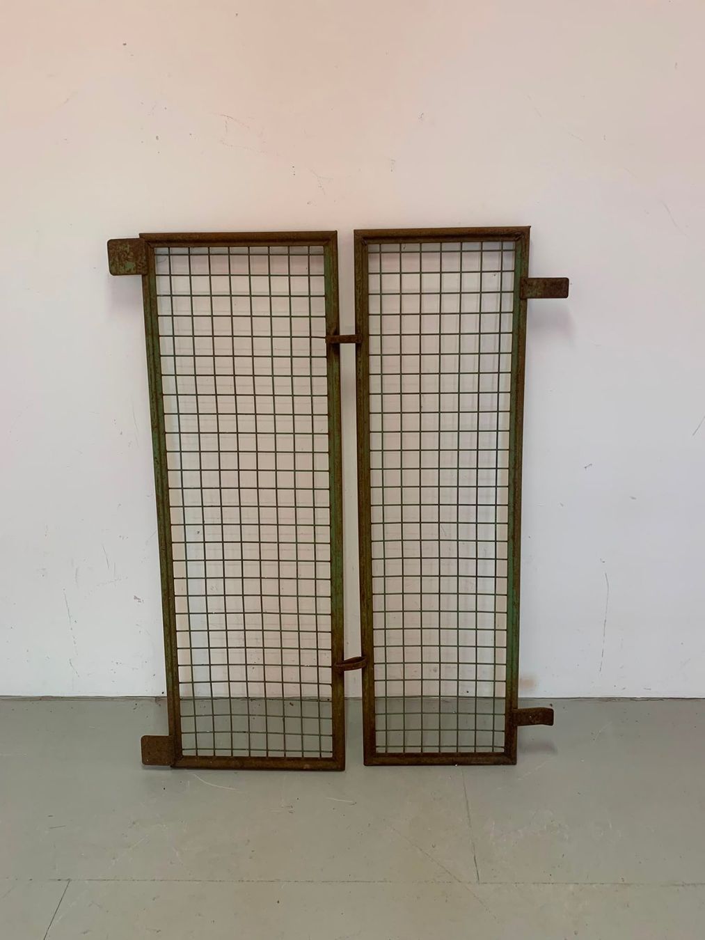 Gitter & Roste: Metall Schuur Gitter Fenster – Gebraucht aus Zug von Vera_LV0 1