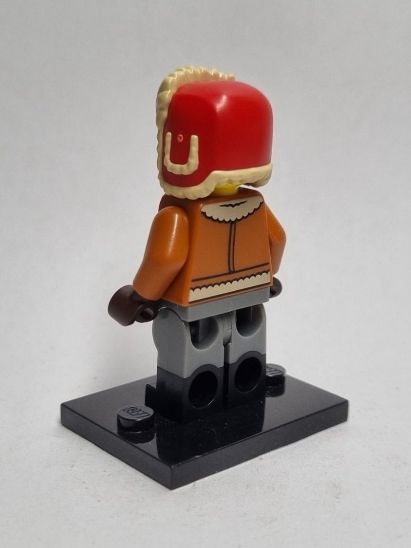 Lego Kit di costruzioni: LEGO BAM Late 2023 Winter Old Men with Jacket – Nuovo (secondo la descrizione) da Basadingen venduto da NekoBricks 4
