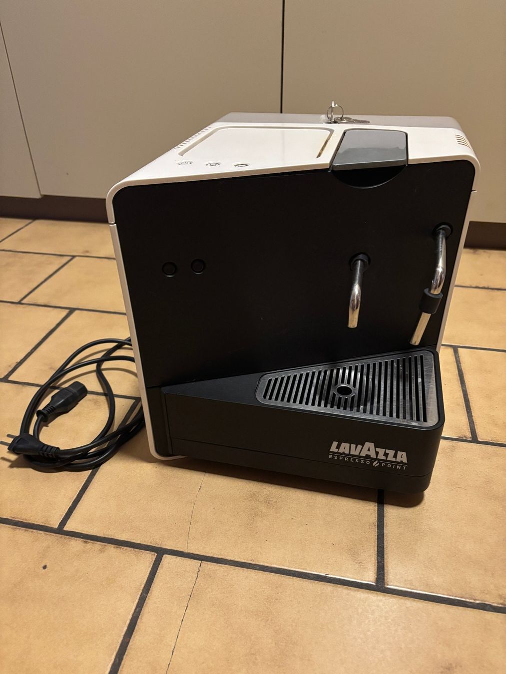 Lavazza Macchine per caffè & Macchine per espresso: A vendre machine à café Lavazza – Usato da Veyras venduto da Franoisvs