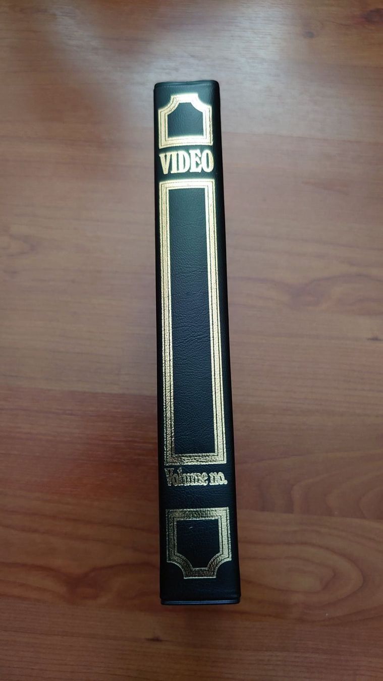 Alle VHS: Kultige VHS Buch-Hülle – Gebraucht aus Pfäffikon SZ von Wild0 1