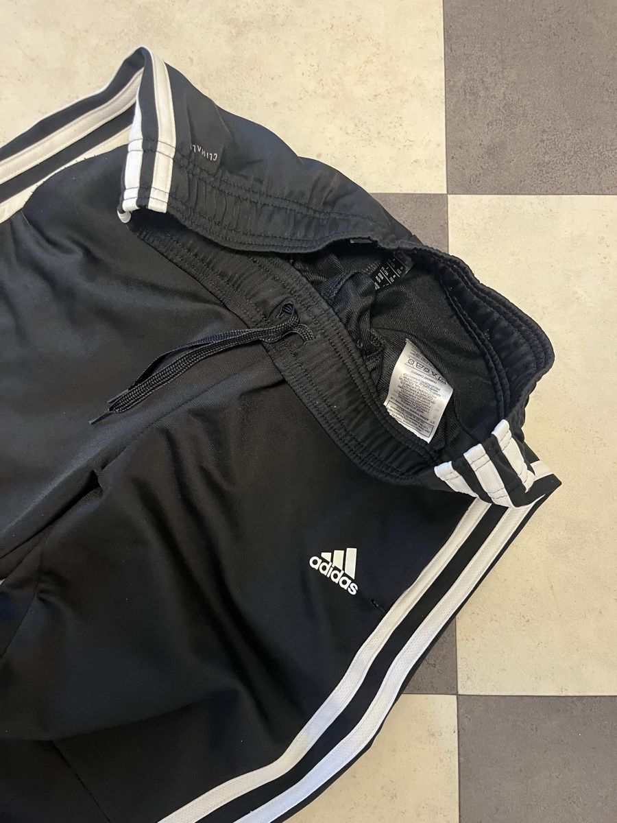 Adidas Pantaloni: Adidas Trainerhose Grösse 152cm – Usato da Luzern venduto da Boudin03 4