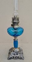Seltene Petrollampe um 1900 versilbert mit kobaltblauem Glas