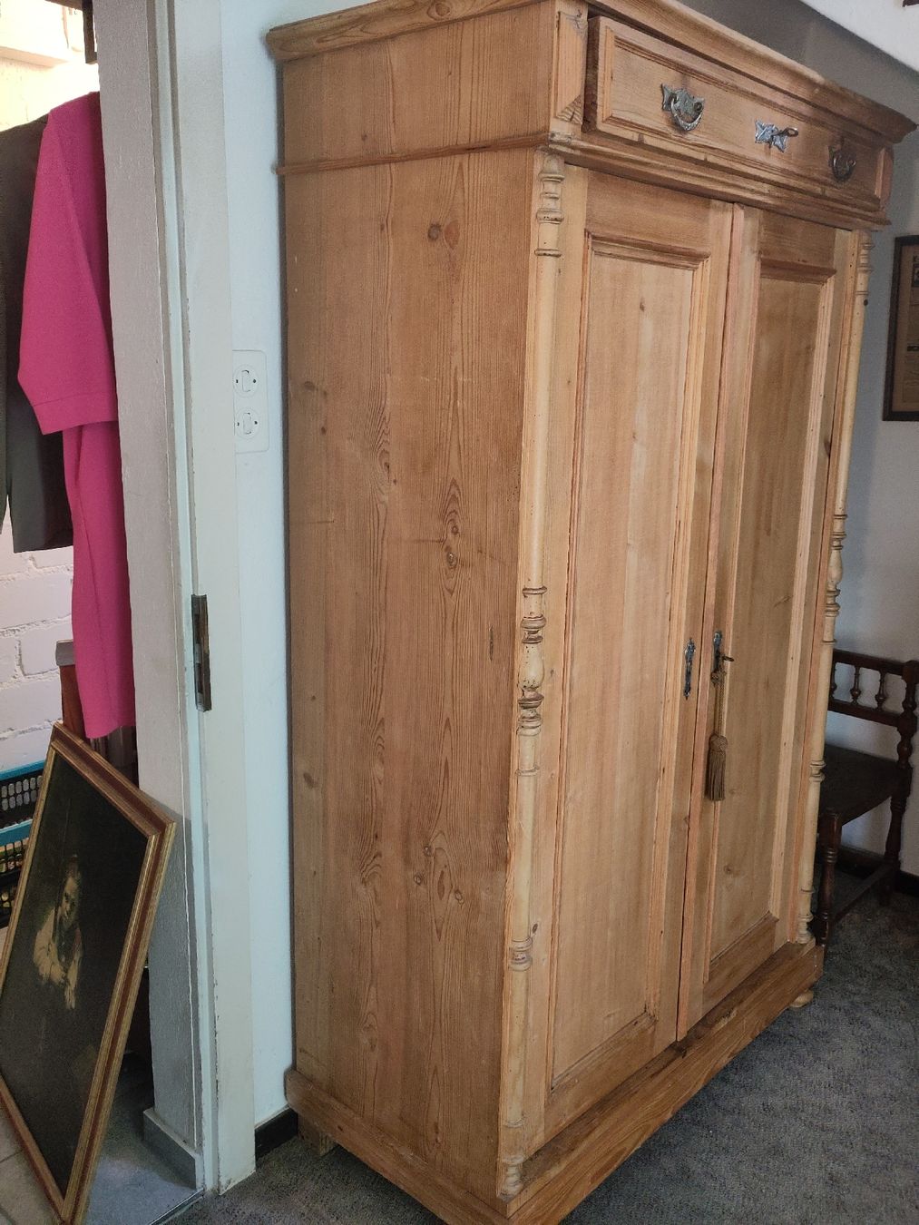 Armadi: Antiker Kleiderschrank aus massivem Holz – Usato da Derendingen venduto da Biberister 1