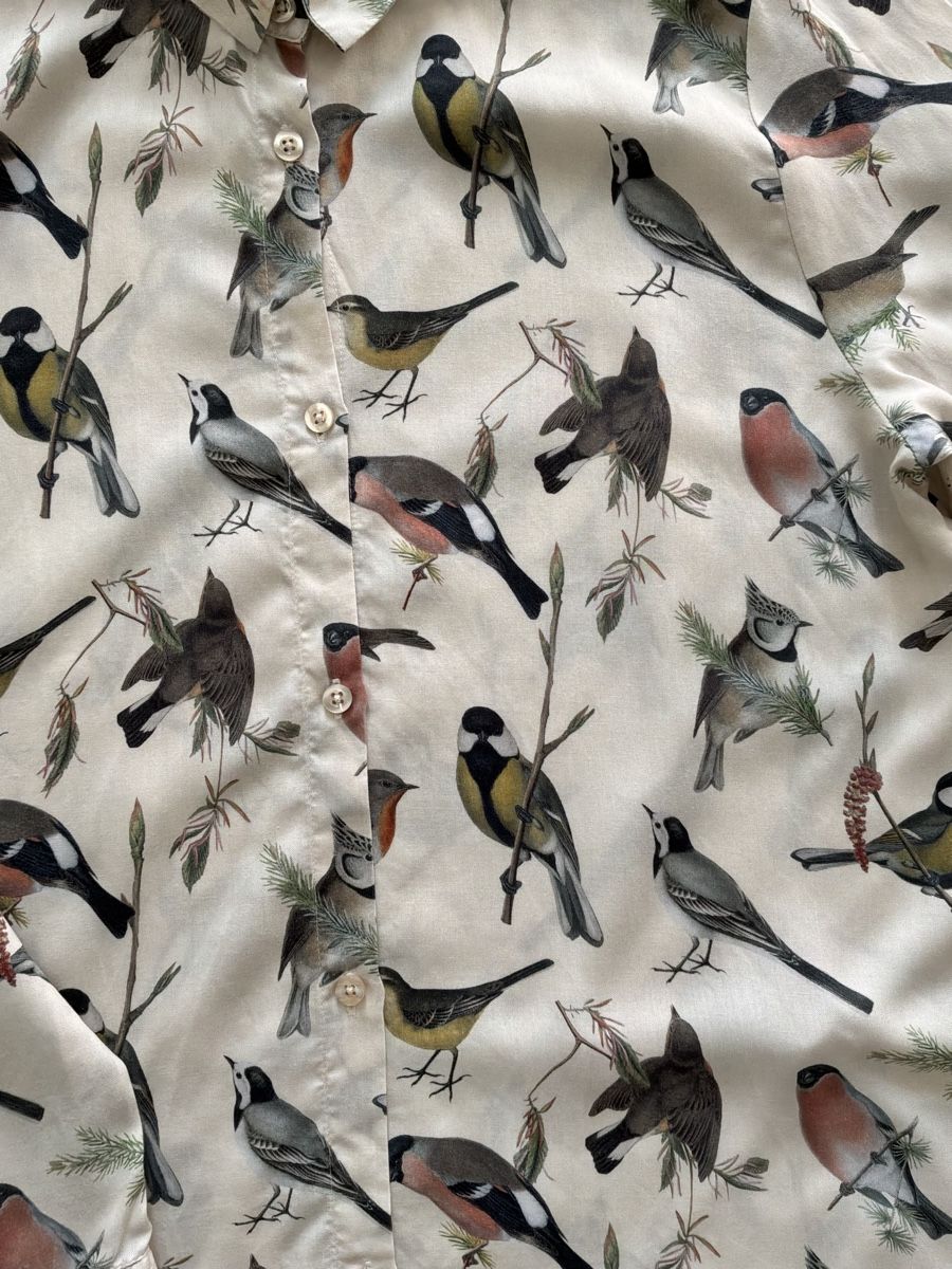 Camicette: Hemdbluse von DEDICATED, gelb-beige mit Vogelprint – Usato da Bremgarten AG venduto da Belana0 2