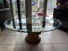 Vintage Couchtisch Ø 100cm – Glas & Säulenkapitell