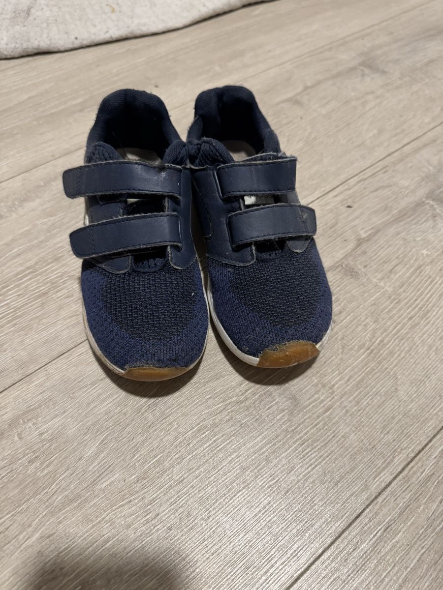 Chaussures garçon: Hallenschuhe Kangaroo Gr.34 – D'occasion à Basel par mimi8668