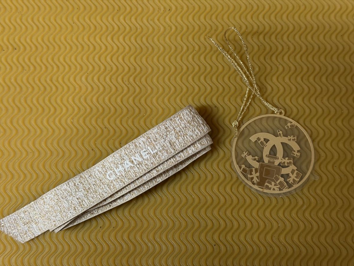 Chanel Ciondoli: Ruban et charm Chanel  – Nuovo (secondo la descrizione) da fey venduto da Caductilometre