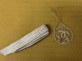 Ruban et charm Chanel 