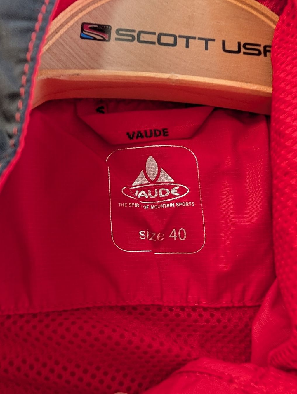 Vaude Giacche: Windjacke von Vaude, Gr 40, neu – Nuovo (secondo la descrizione) da Kirchberg SG venduto da kar_5rtl 2