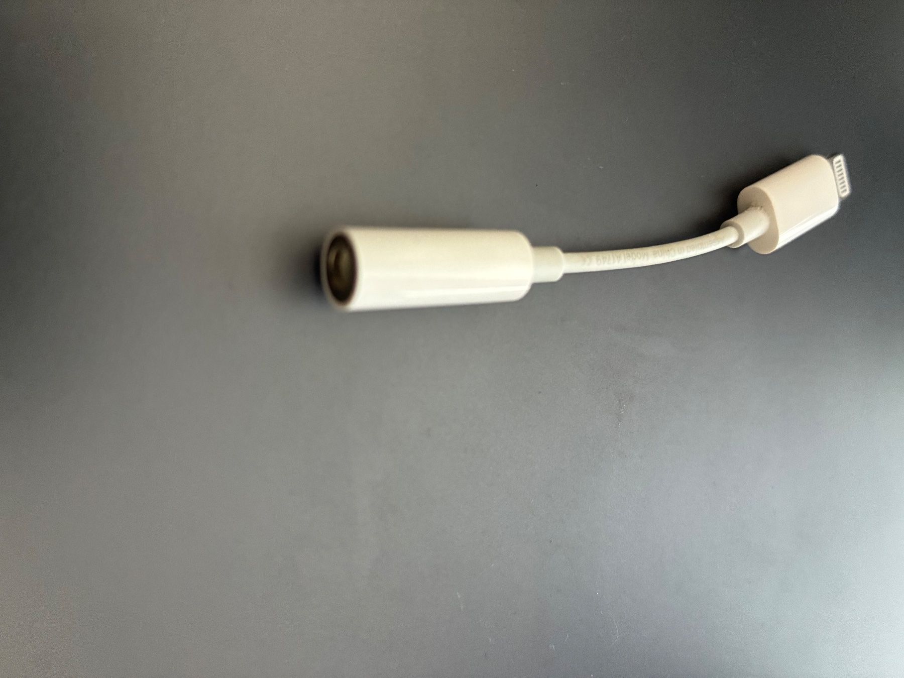 Apple Unità & Adattatore: Apple Lightning auf 3.5mm Kopfhörer Adapter – Usato da Schindellegi venduto da bavaria_bernd 1
