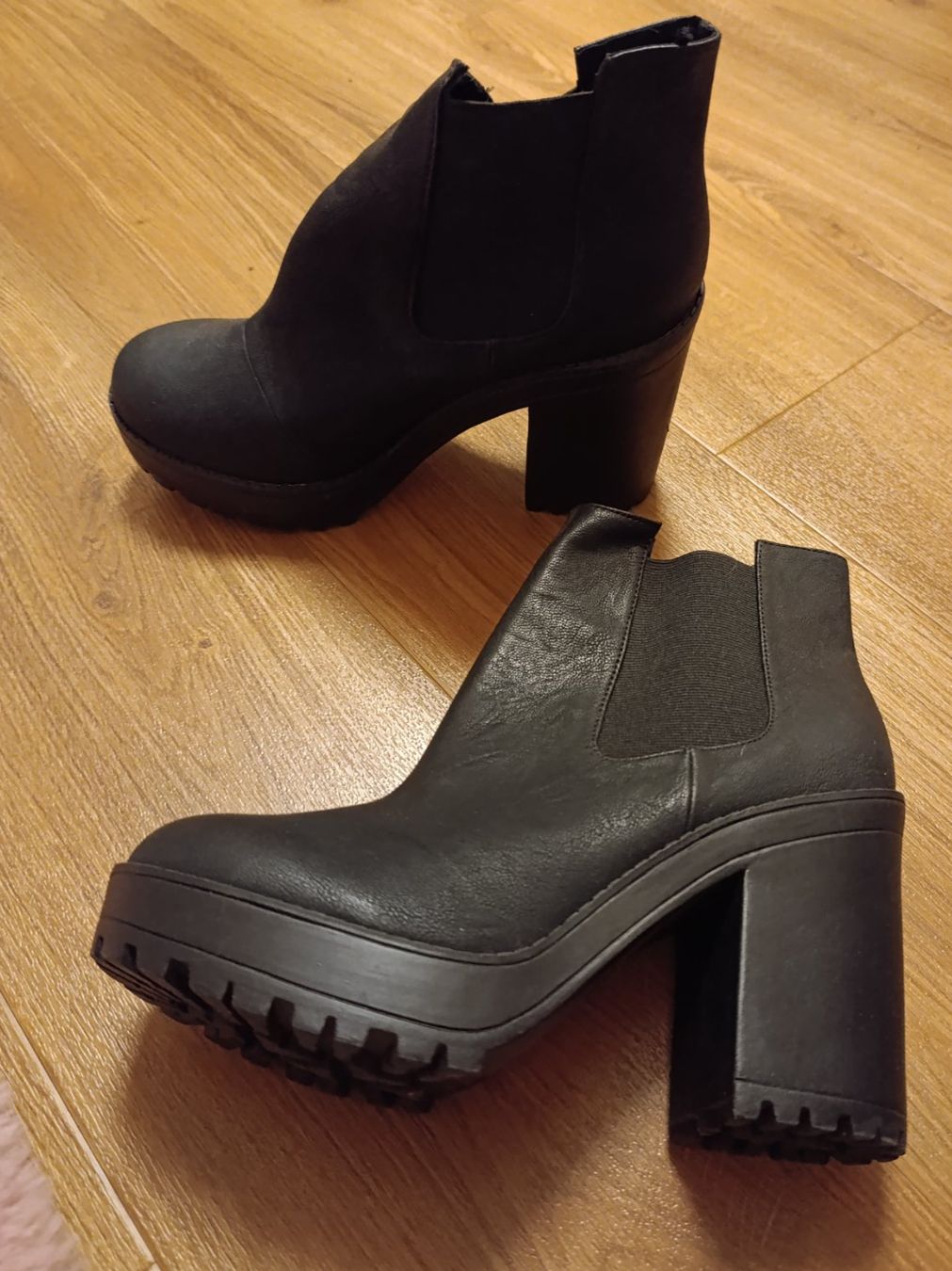H&M Scarpe da donna: Stiefeletten H&M Devided, Grösse 40, schwarz – Nuovo (secondo la descrizione) da Silvaplana venduto da Suomi3101
