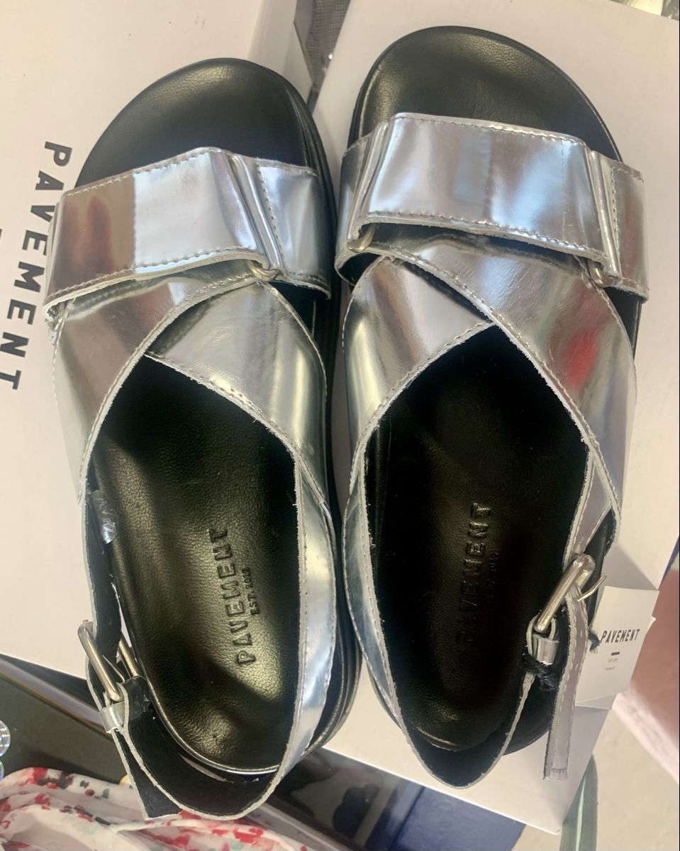 Scarpe da donna: Neu Silber Sandalen PAVEMENT NP 169.- – Nuovo (secondo la descrizione) da Unterseen venduto da jpowers1971 4