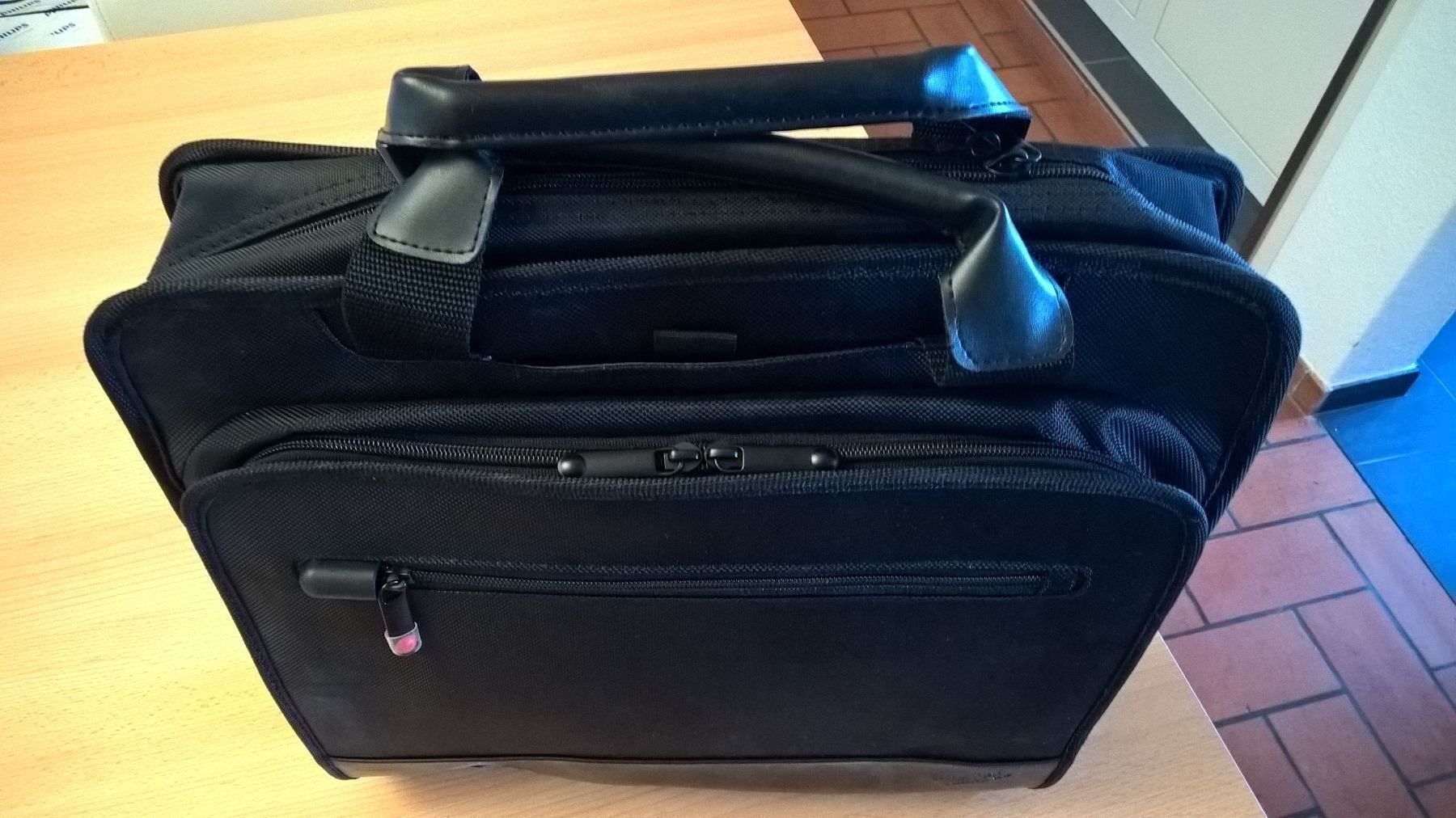 Taschen: Lenovo Notebook-Tasche - 13.3" neu – Neu (gemäss Beschreibung) aus Schlieren von serius 1
