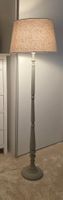 Stehlampe grau mit Rosendekor und Stoffschirm
