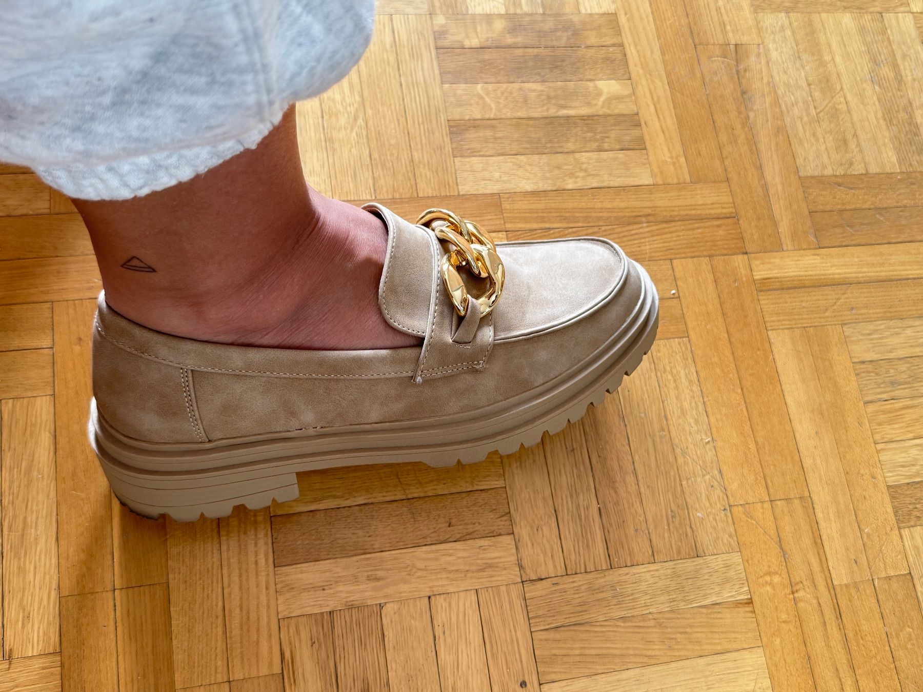 Scarpe da donna: Loafers beiges – Nuovo (secondo la descrizione) da Montreux venduto da iza_peche8 1