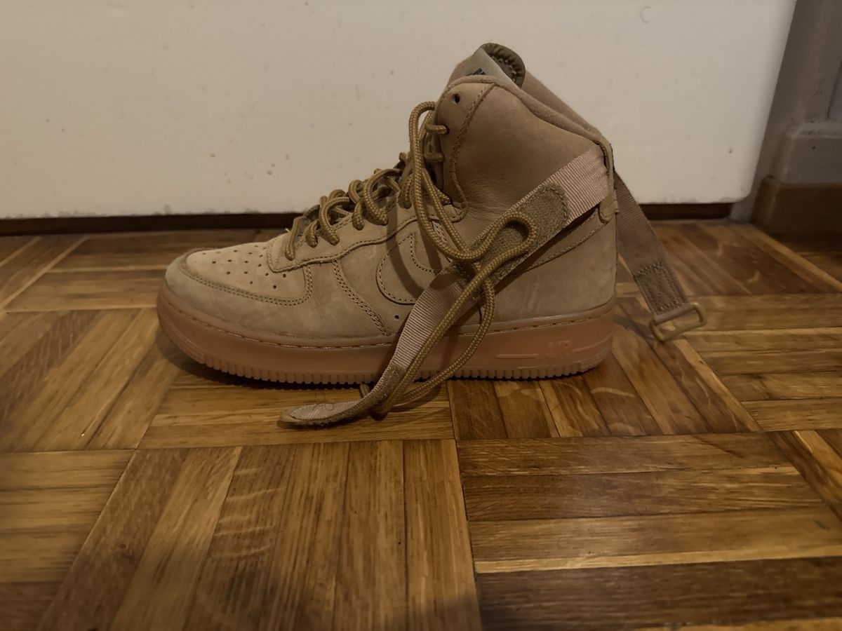 Scarpe da uomo: Nike beige  – Nuovo (secondo la descrizione) da Lausanne venduto da the_j78z