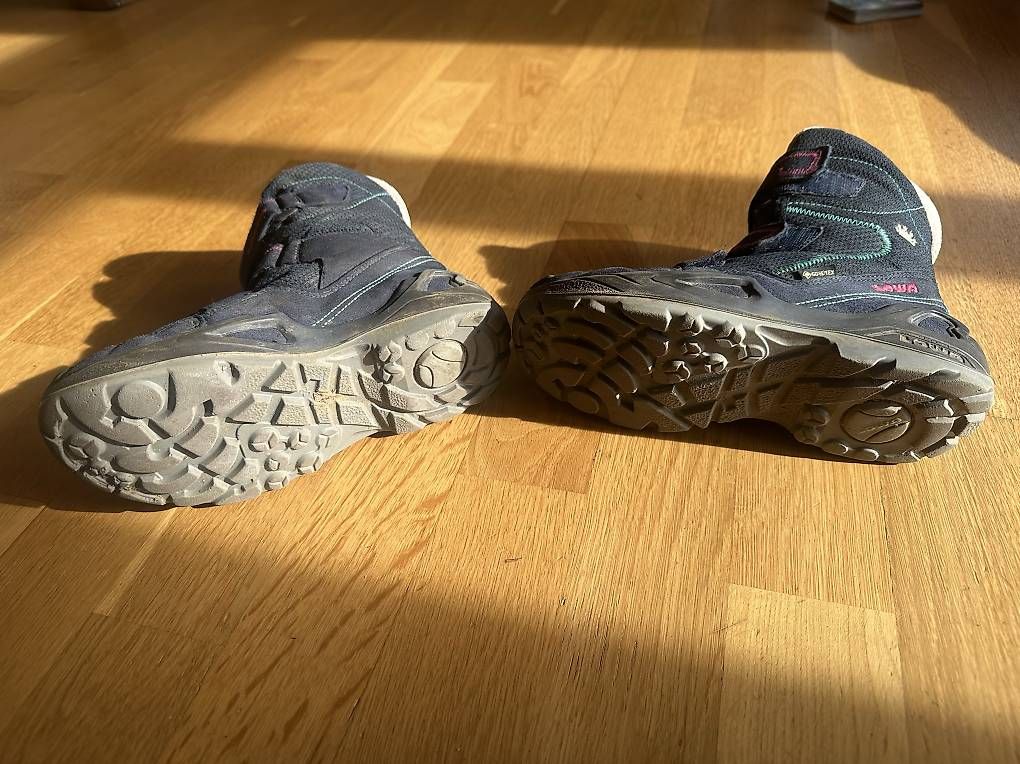 Scarpe per ragazzi: Winterschuhe Lowa Grösse 34 – Usato da Bannwil venduto da celine24 1