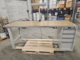 Werkbank Lista mit Schubladenstock und Lampe