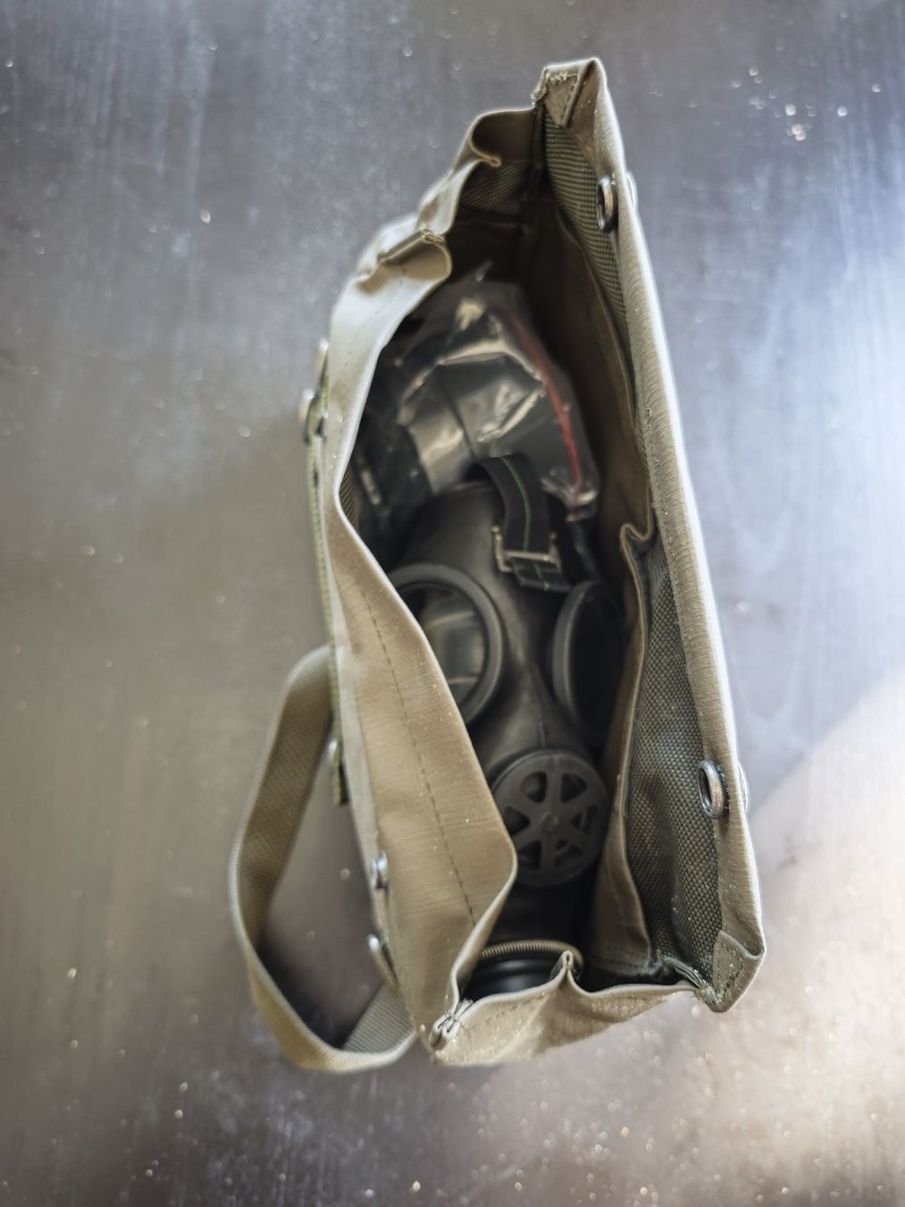 Schweizer Armee Uniformi: masque à gaz 74 armée CH complet – Nuovo e nell'imballaggio originale da Gontenschwil venduto da sylv1ain 1