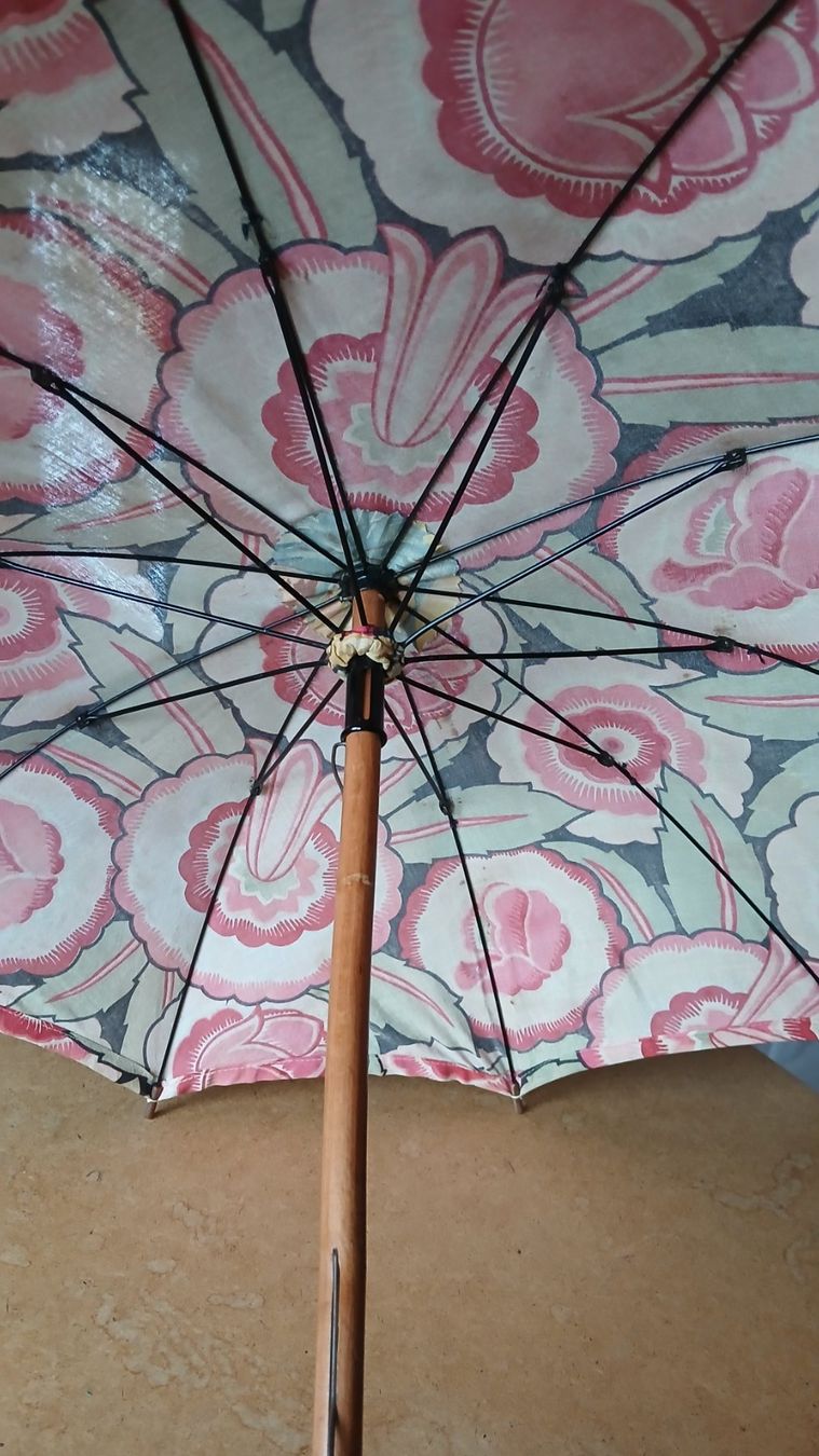 Ombrelloni: Handsonnenschirm, Parasol antik – Usato da Huttwil venduto da Modiste 1