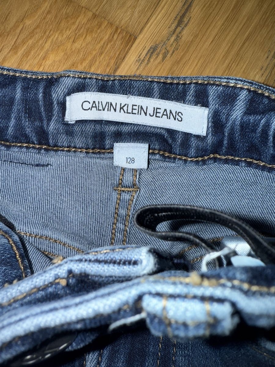 Calvin Klein Pantaloni: Dunkelblaue Calvin-Klein-Kinderjeans – Usato da Aarburg venduto da Da-Lila 2