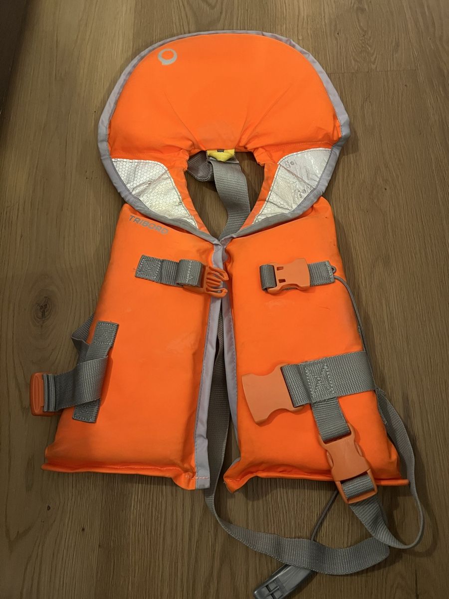 Decathlon Schwimmwesten: life vest tribord – Gebraucht aus WINTERTHUR von olivierhzurich 1
