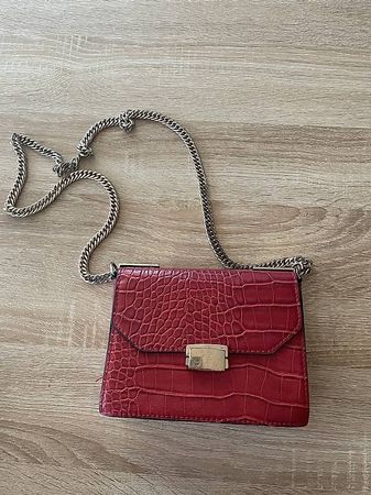 Rote Tasche