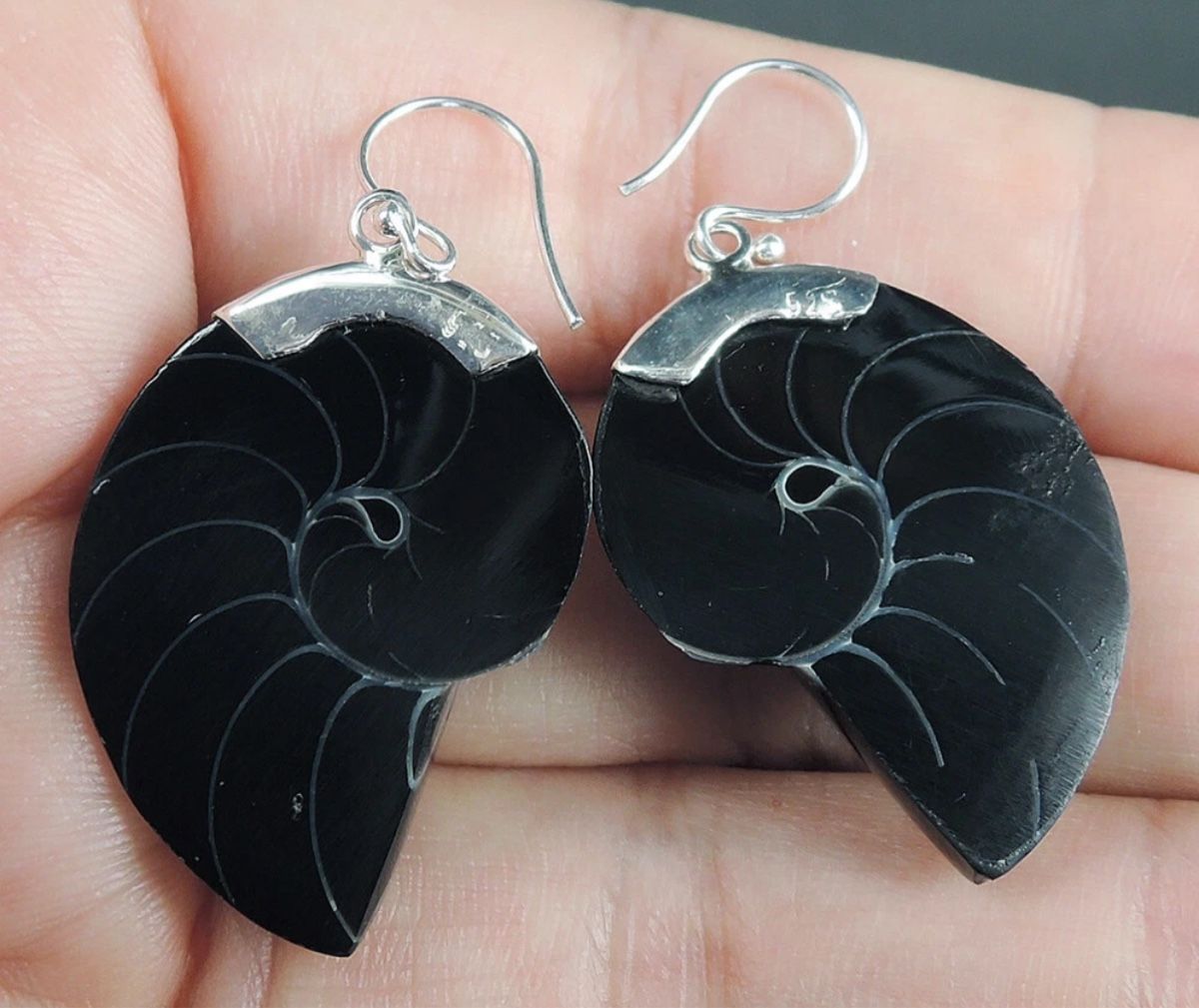 Orecchini pendenti & Orecchini a lobo: Wunderschöne dunkle Nautilus Ohrringe 925 Silber NEU – Nuovo e nell'imballaggio originale da Basel venduto da Chili007 3