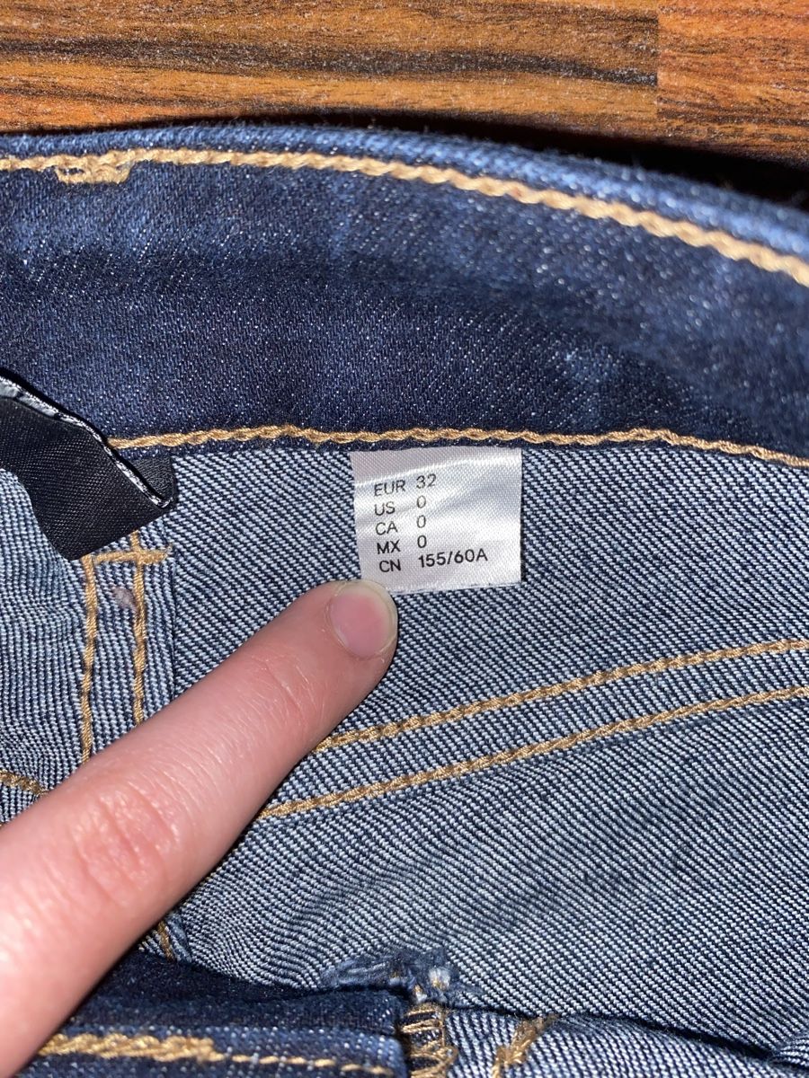 H&M Jeans: Dunkelblaue Schlaghose/ flared Jeans – Usato da Gretzenbach venduto da Lina.67 3