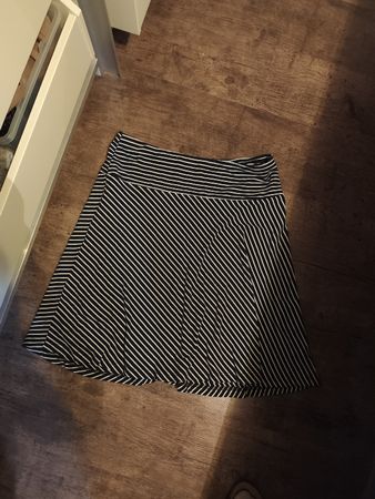 Stretch Rock h&m gr.42 Breite ca 40 und Länge ca 60 cm