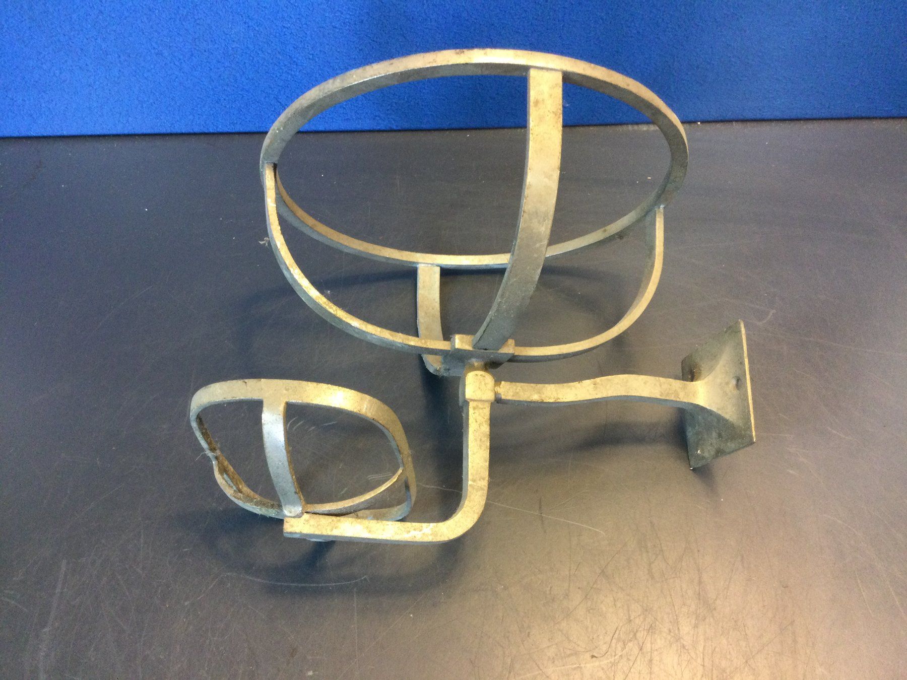 Outils anciens: Antiker Seifenhalter ohne Gläse oder Schalen krum – D'occasion à Wangen SZ par kuriosum12 1
