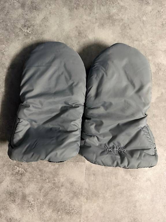 Guanti & manicotti: Kinderwagen Handschuhe- Grau – Usato da Hünenberg venduto da phi_b8qp 3