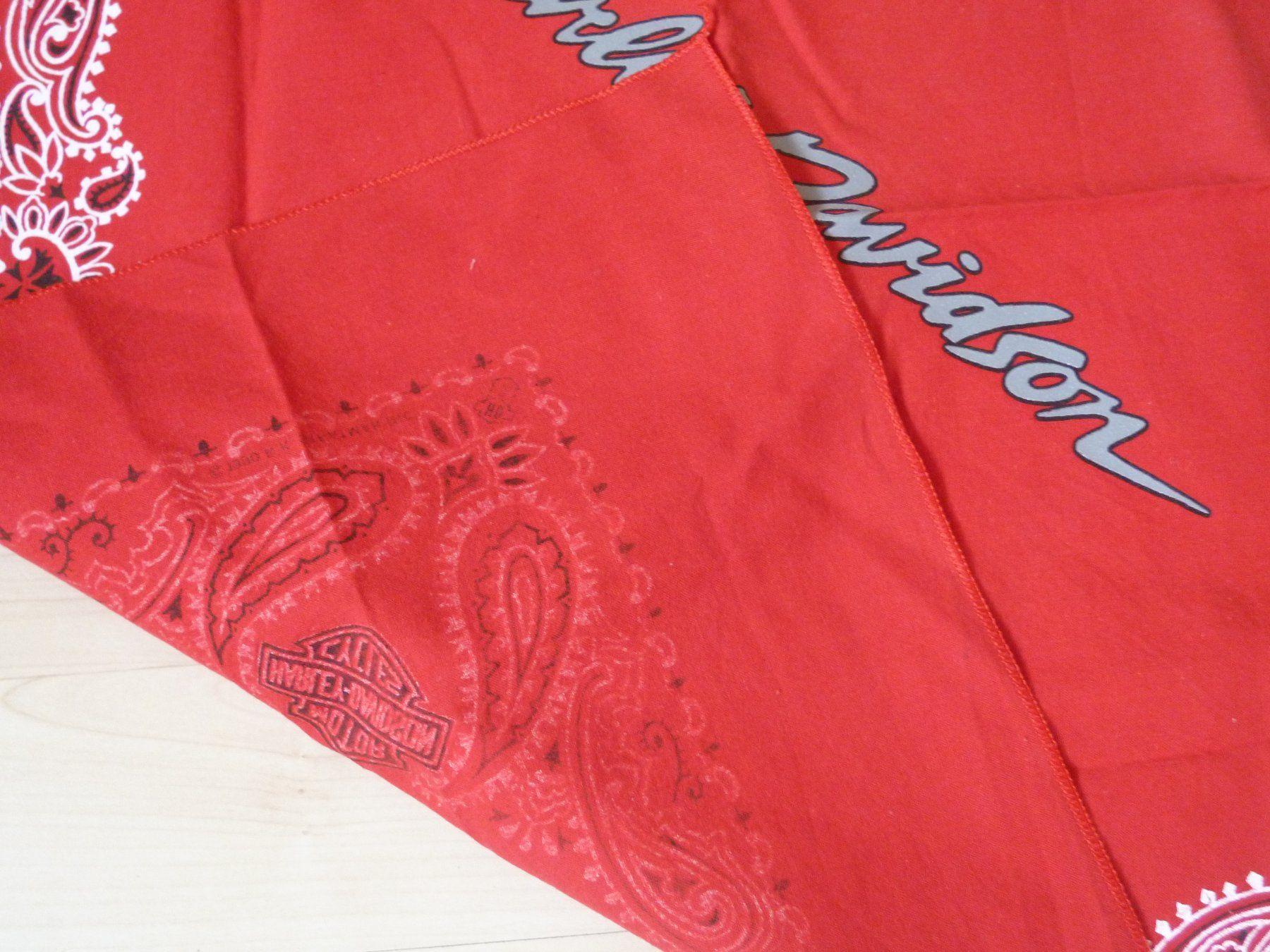 Foulard & Sciarpe: rotes Harley Davidson Tuch  von Amerika – Usato da Dättlikon venduto da Mamakuga 3