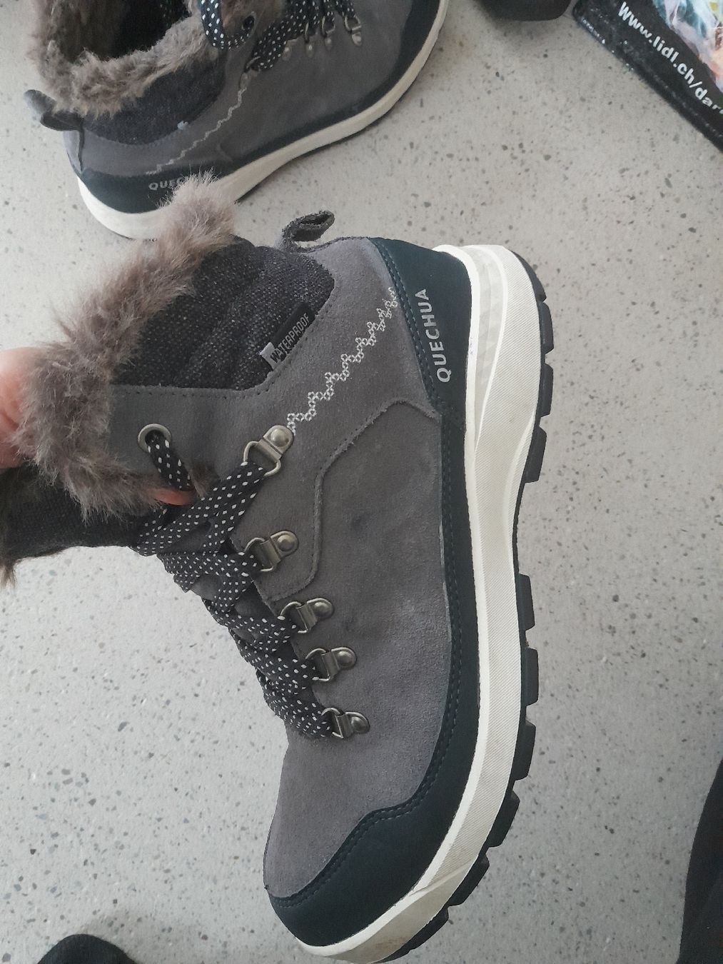 Decathlon Scarpe da donna: Bequeme Winterschuhe Gr 39 – Usato da Zürich venduto da Ricarda_ZH 2