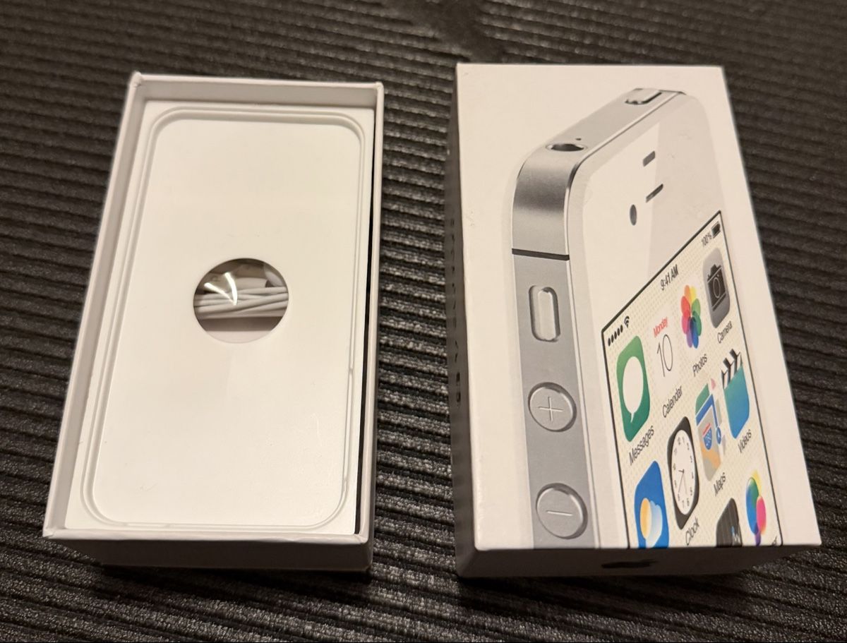Apple Telefoni cellulari / Smartphones: iPhone 4S blanc 16GB complet avec boite – Usato da Develier venduto da CrYsls 2