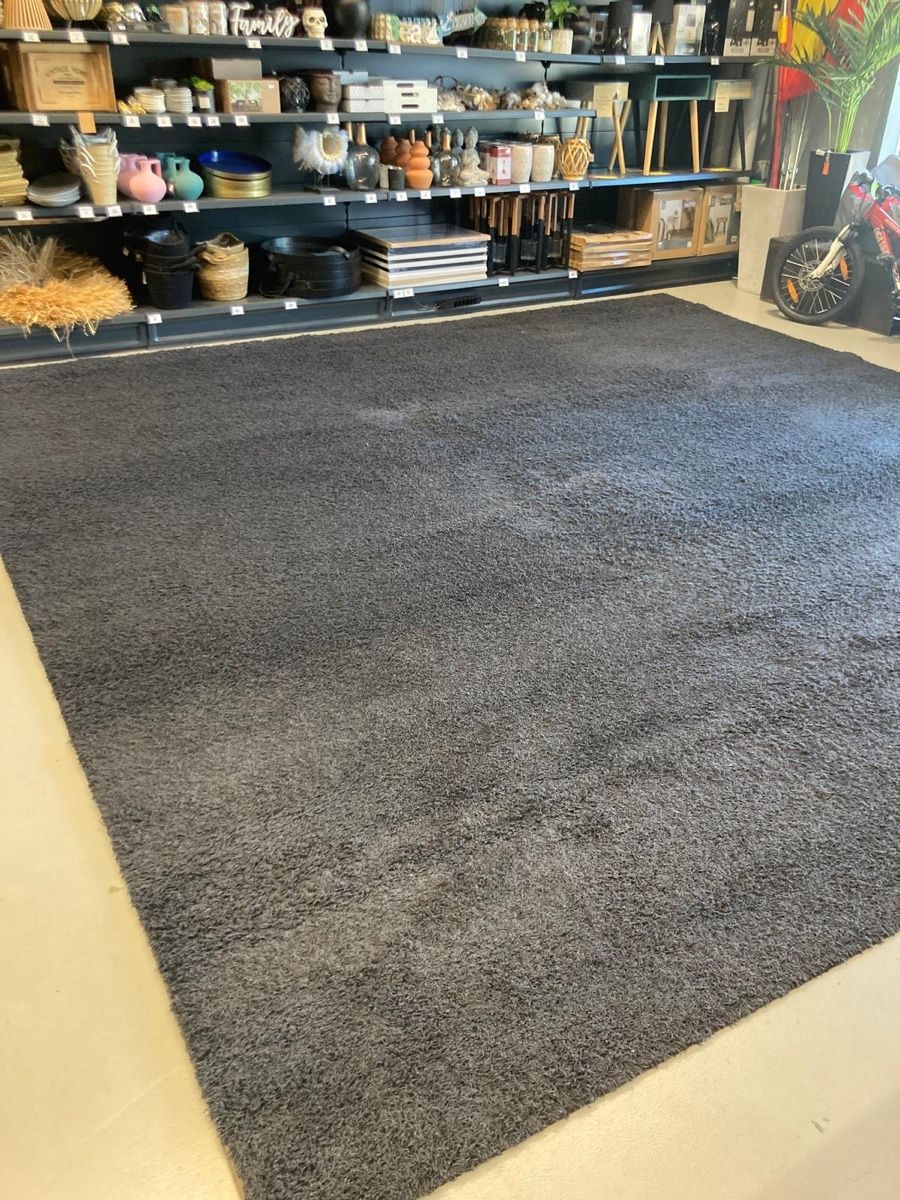 Teppiche: Tapis kramis noir 400x400 cm – Gebraucht aus Conthey von Conthey-brocante 2