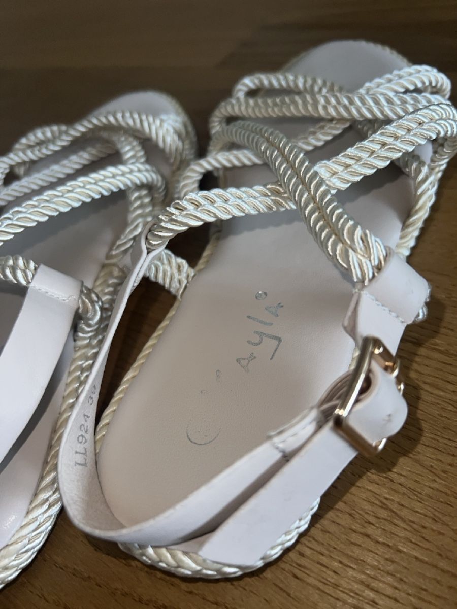 Damenschuhe: Sandale creme weiss, Gr. 39, neuwertig, – Gebraucht aus Luzern von Whateverr 3