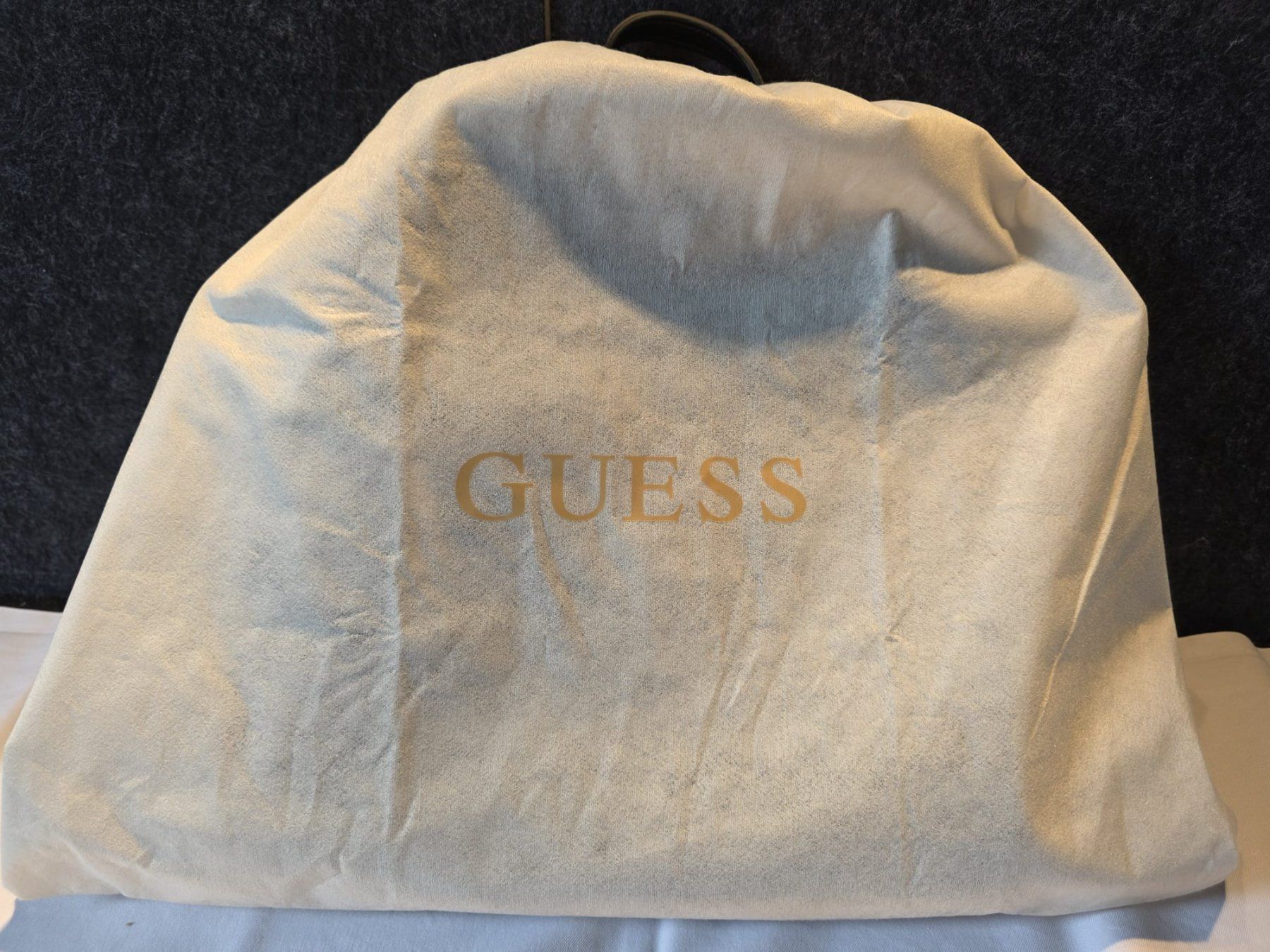 Guess Rucksäcke: Guess Damen Rucksack, Schwarz, neuwertig, Top Zustand! – Gebraucht aus Diegten von November1971 1
