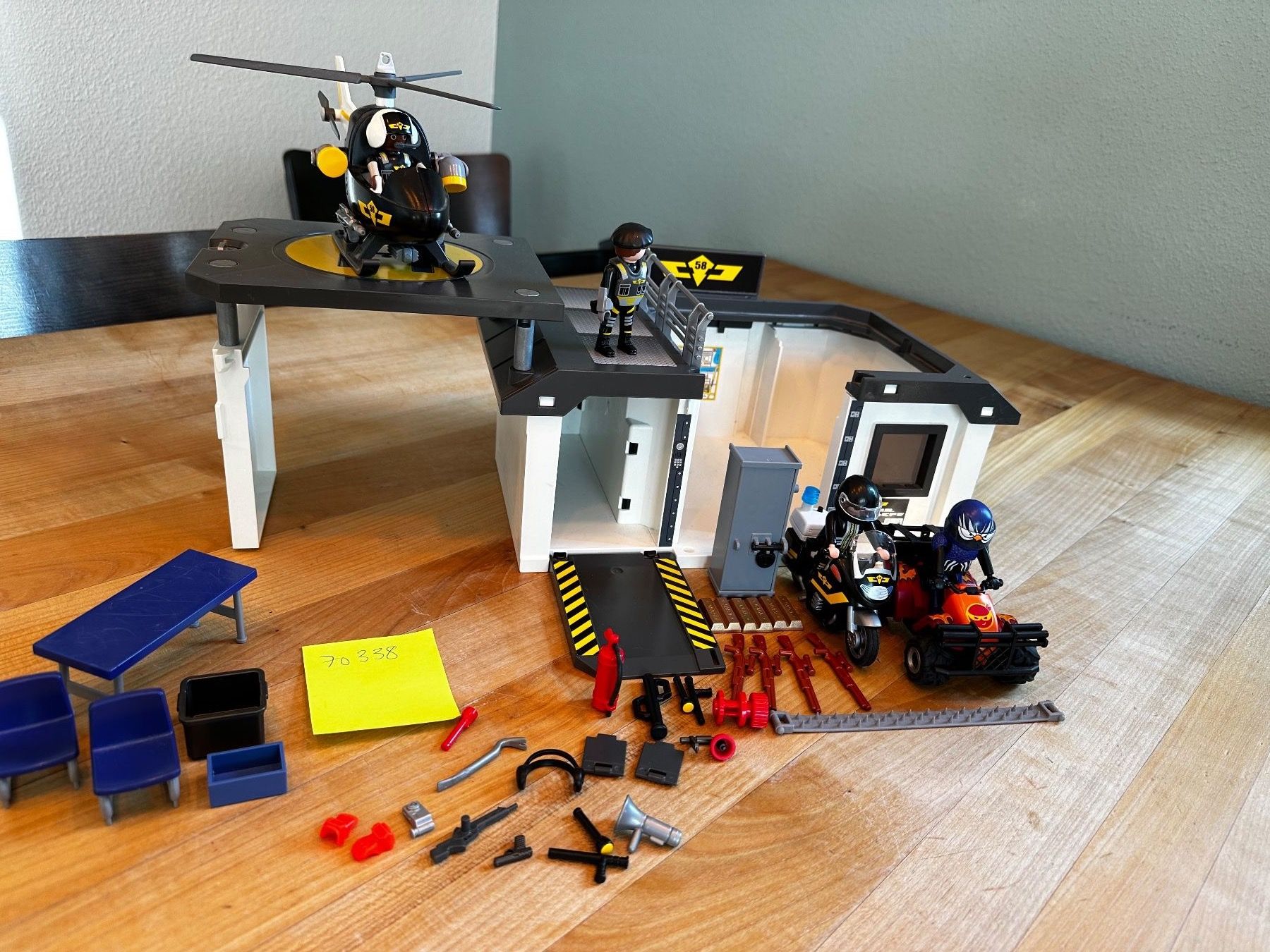 Playmobil Giocattoli: Playmobil 70338 polizei station koffer – Usato da Winterthur venduto da SiPa07