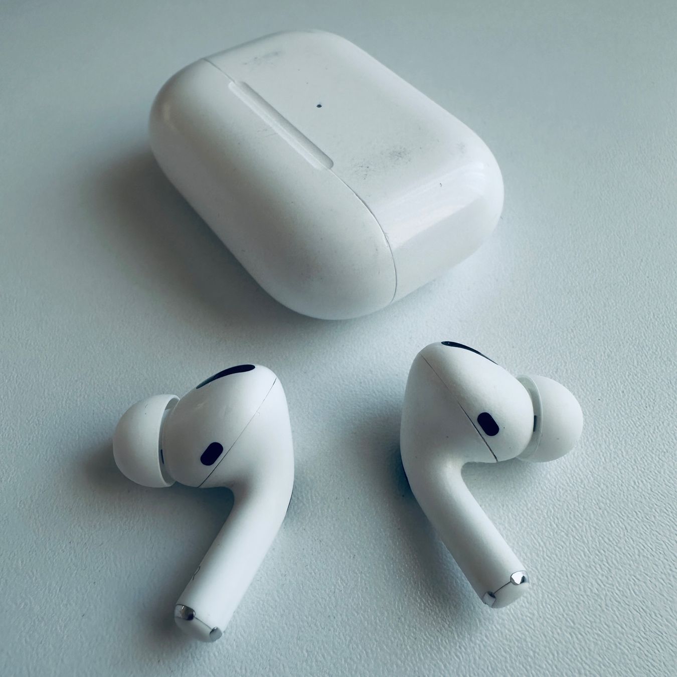Apple Cuffie: Original Apple AirPods Pro 1 Gen. mit Wireless Case & Kabel – Usato da Basel venduto da MY.AIRPODS.SHOP 3