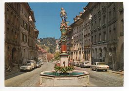 BERN Gerechtigkeitsbrunnen - Auto, VW-Bus
